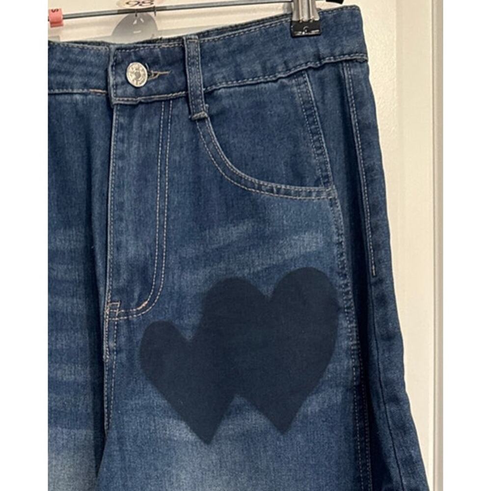 MSRP $89.99 | NEW ✨ Heart Stamp Barrel Jeans – Size S ✨ SAME DAY/NEXT DAY SHIP - Picture 4 of 7